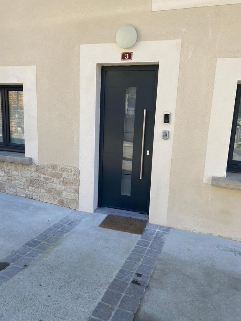 Suran - 2 Pers-Wifi-Confort Oyonnax Buitenkant foto