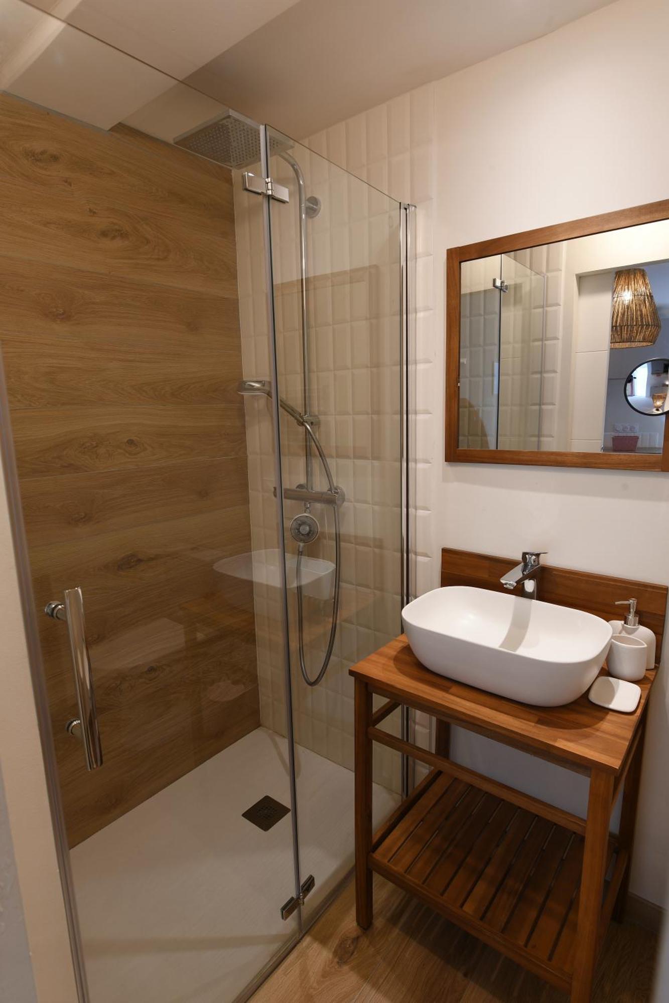 Suran - 2 Pers-Wifi-Confort Oyonnax Buitenkant foto